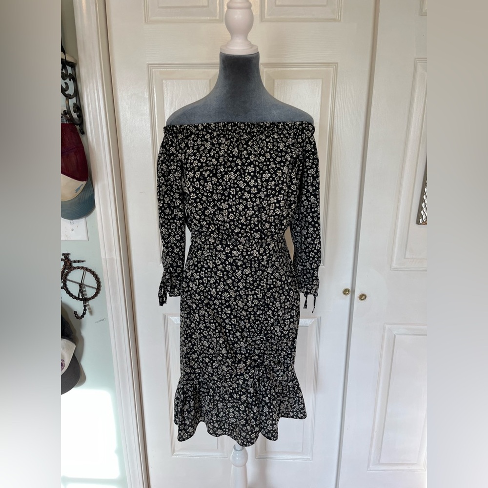 Zara Black Floral Long Sleeve Dress. Off-shoulder